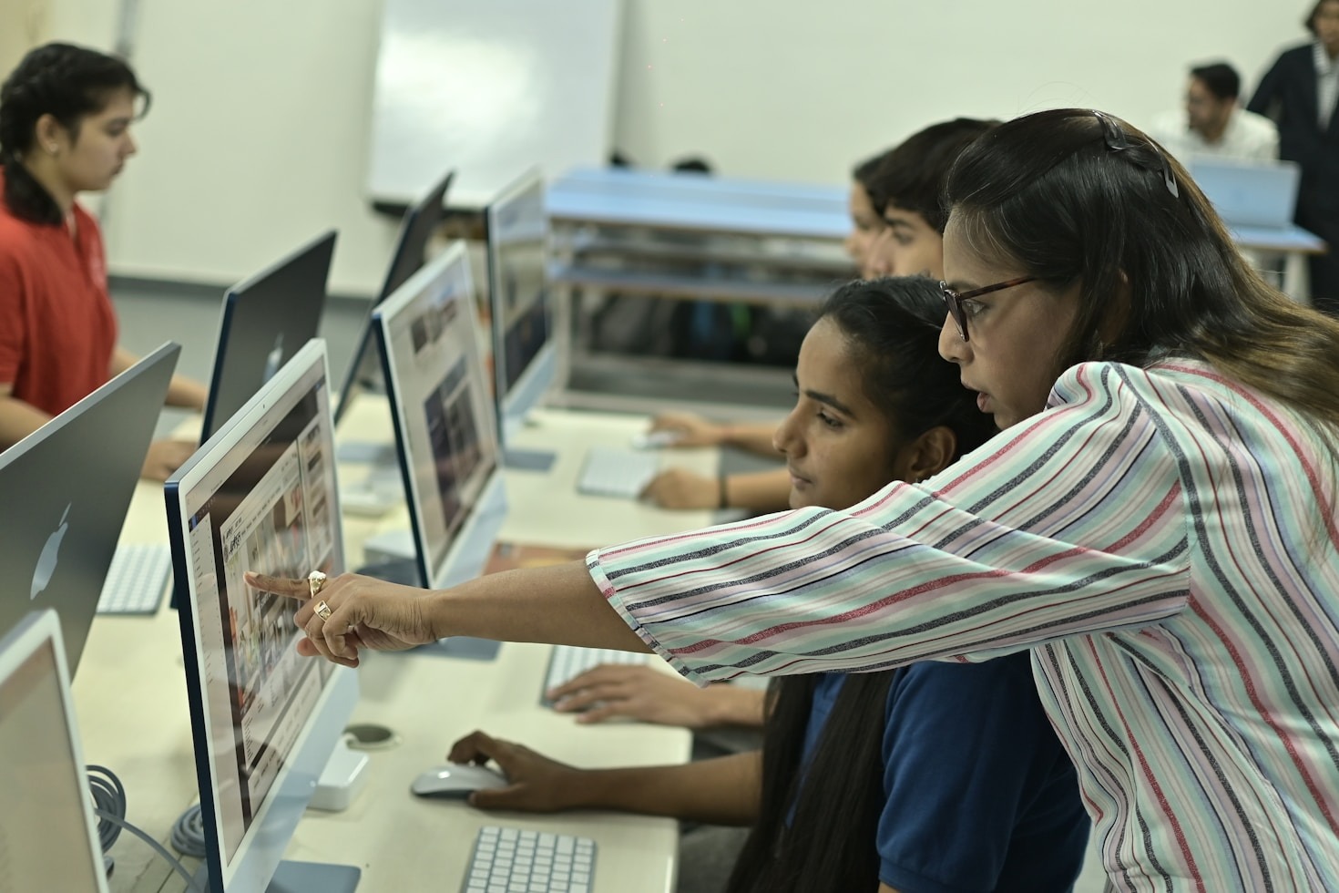 Essential Tools For Seamless Virtual Instruction
